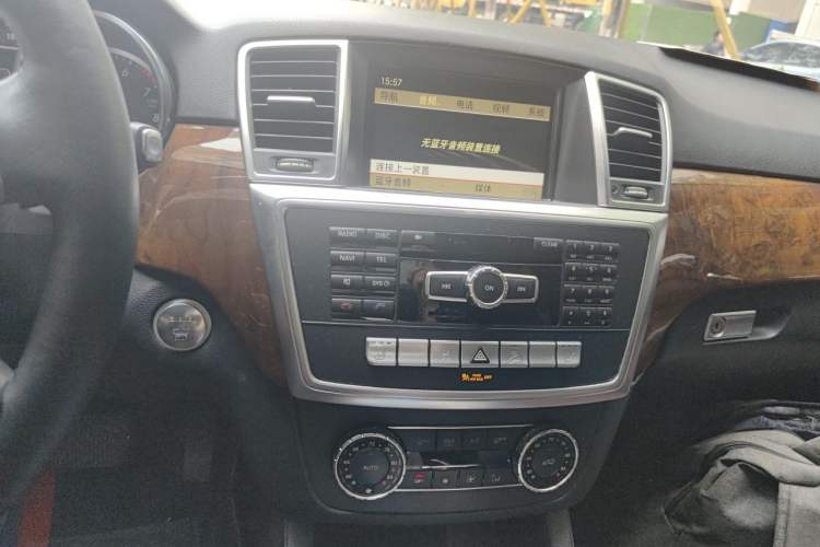 Used Mercedes-Benz M-Class 2012 ML 350 Luxury Edition Audio And AC Panel