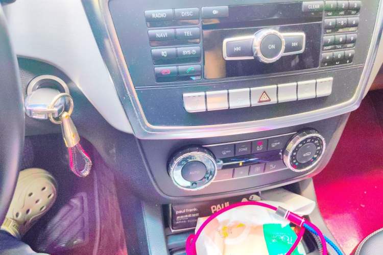 Used Mercedes-Benz M-Class 2012 ML 300 Audio And AC Panel