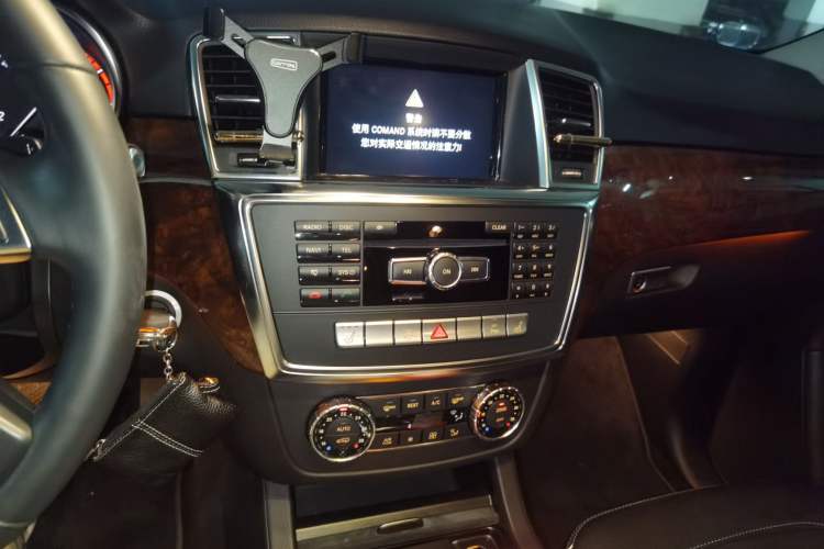 Used Mercedes-Benz M-Class 2012 ML 350 Luxury Edition Audio And AC Panel