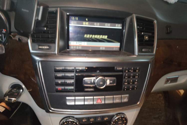 Used Mercedes-Benz M-Class 2012 ML 350 Sport Edition Audio And AC Panel