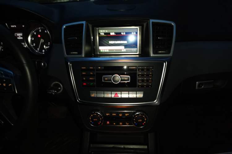 Used Mercedes-Benz M-Class 2012 ML 300 Audio And AC Panel