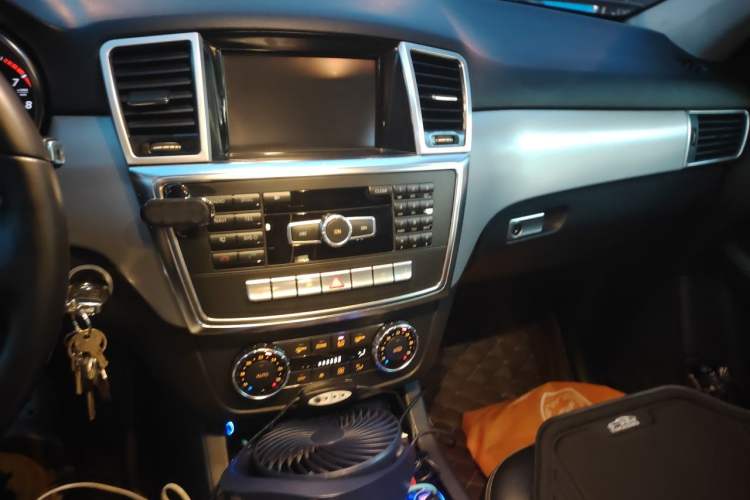 Used Mercedes-Benz M-Class 2012 ML 300 Audio And AC Panel