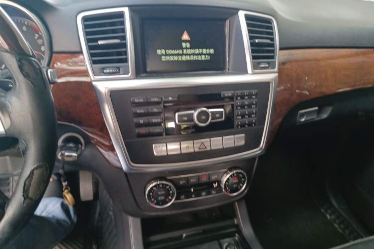 Used Mercedes-Benz M-Class 2012 ML 350 Luxury Edition Audio And AC Panel