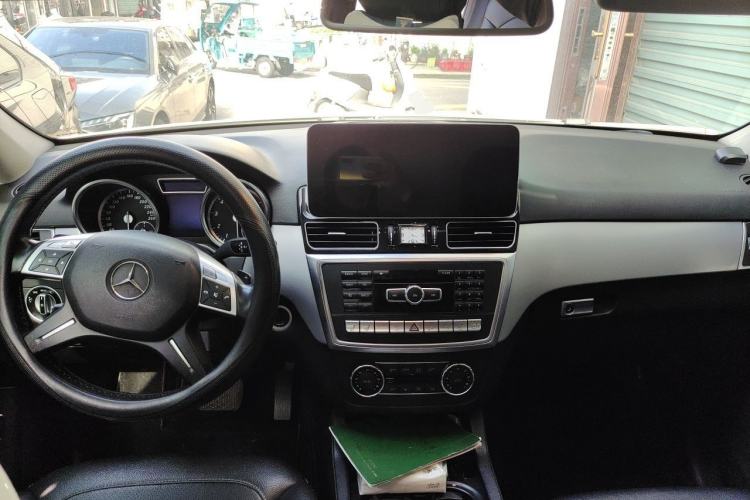 Used Mercedes-Benz M-Class 2012 ML 300 Center Console