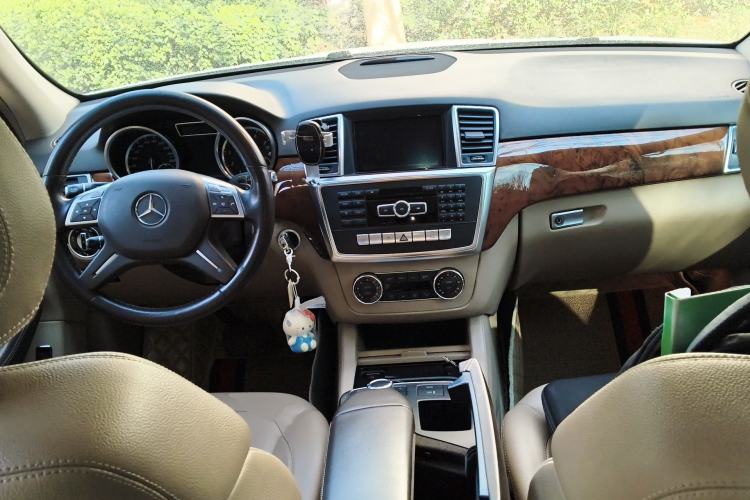 Used Mercedes-Benz M-Class 2012 ML 350 Sport Edition Center Console