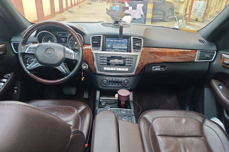 Used Mercedes-Benz M-Class 2012 ML 350 Luxury Edition Center Console