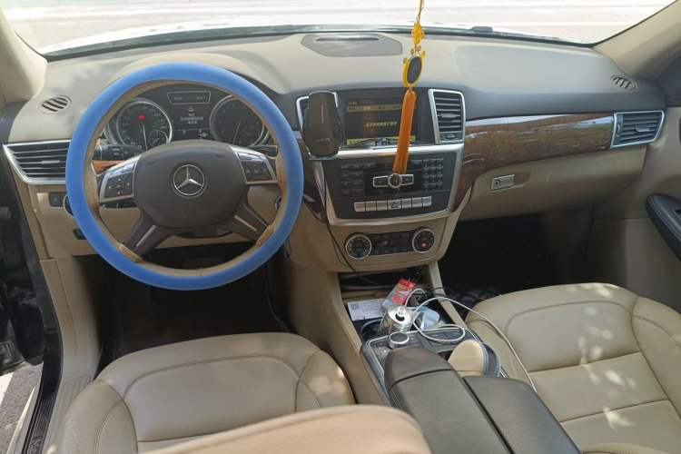 Used Mercedes-Benz M-Class 2012 ML 350 Sport Edition Center Console