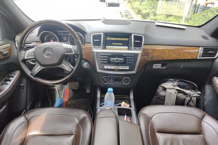Used Mercedes-Benz M-Class 2012 ML 350 Luxury Edition Center Console