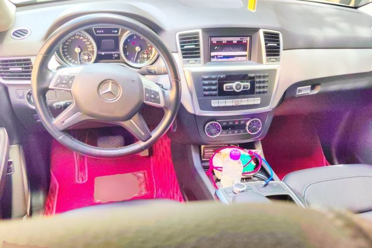Used Mercedes-Benz M-Class 2012 ML 300 Center Console