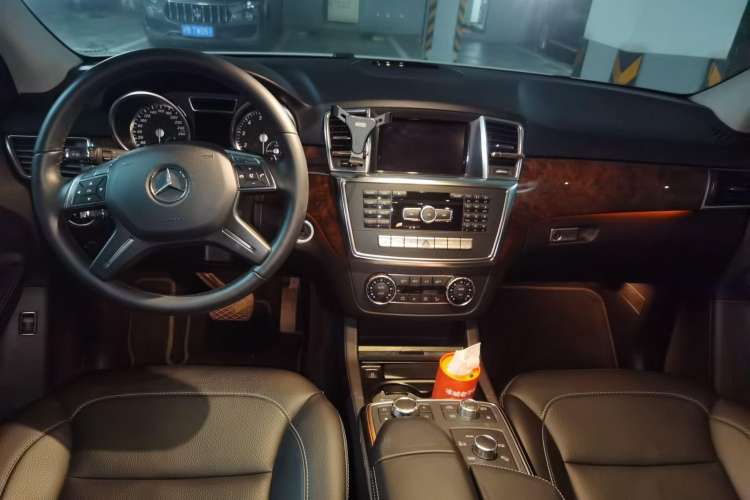 Used Mercedes-Benz M-Class 2012 ML 350 Luxury Edition Center Console