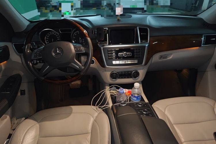 Used Mercedes-Benz M-Class 2012 ML 350 Luxury Edition Center Console