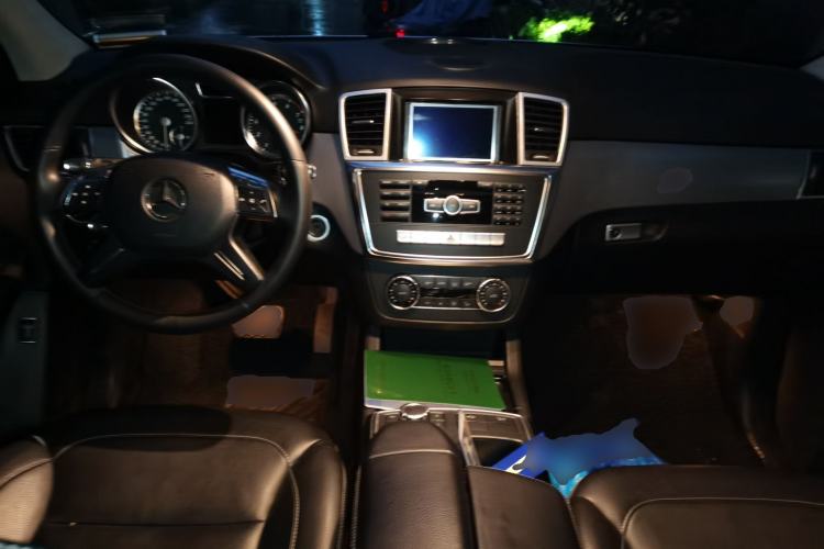 Used Mercedes-Benz M-Class 2012 ML 300 Center Console
