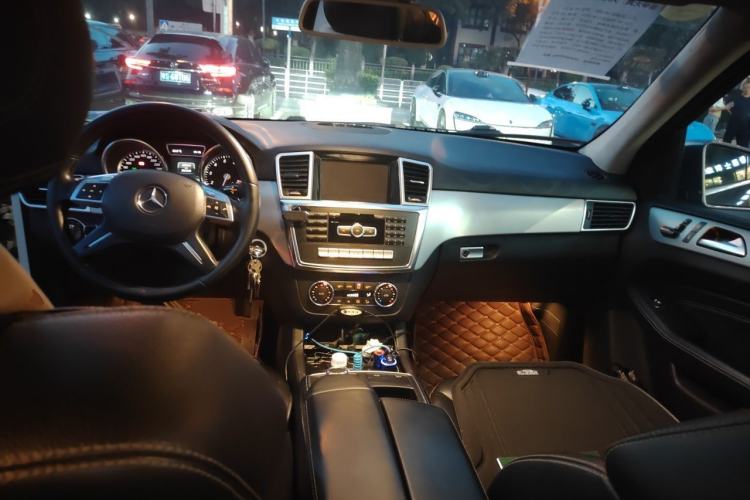 Used Mercedes-Benz M-Class 2012 ML 300 Center Console