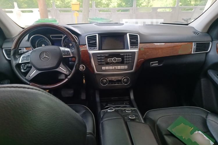 Used Mercedes-Benz M-Class 2012 ML 350 Luxury Edition Center Console