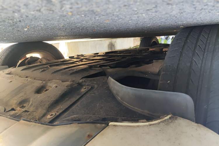 Used Mercedes-Benz M-Class 2012 ML 350 Luxury Edition Chassis Front Right