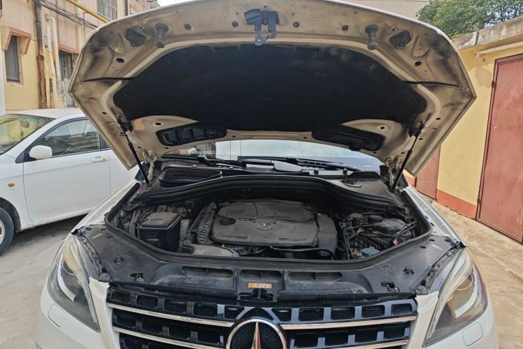 Used Mercedes-Benz M-Class 2012 ML 350 Luxury Edition Engine Bay