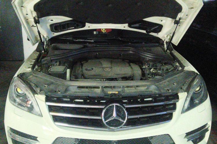 Used Mercedes-Benz M-Class 2012 ML 350 Luxury Edition Engine Bay