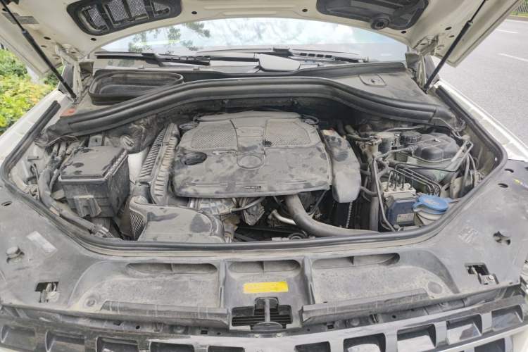 Used Mercedes-Benz M-Class 2012 ML 350 Luxury Edition Engine Bay