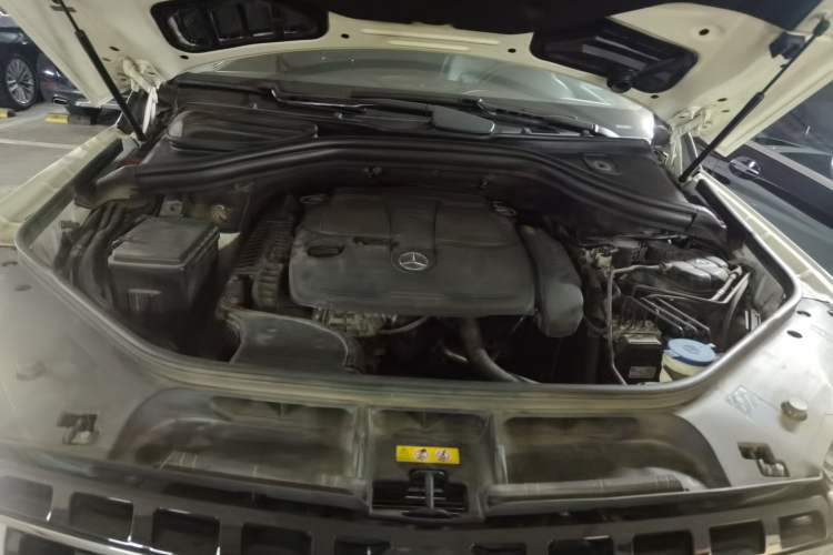 Used Mercedes-Benz M-Class 2012 ML 350 Luxury Edition Engine Bay