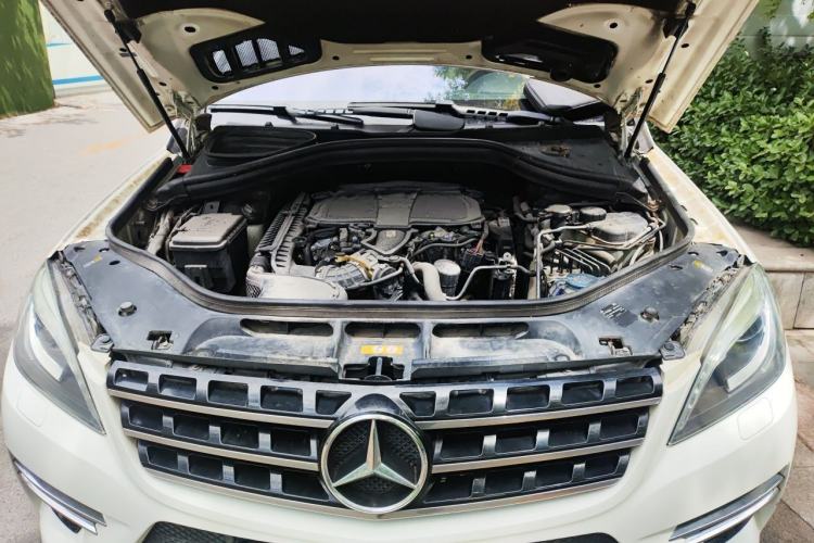Used Mercedes-Benz M-Class 2012 ML 350 Luxury Edition Engine Bay