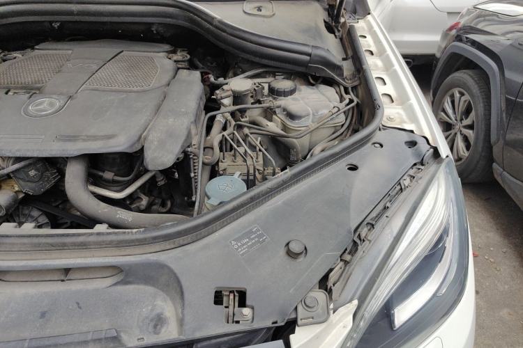 Used Mercedes-Benz M-Class 2012 ML 300 Engine Bay Left