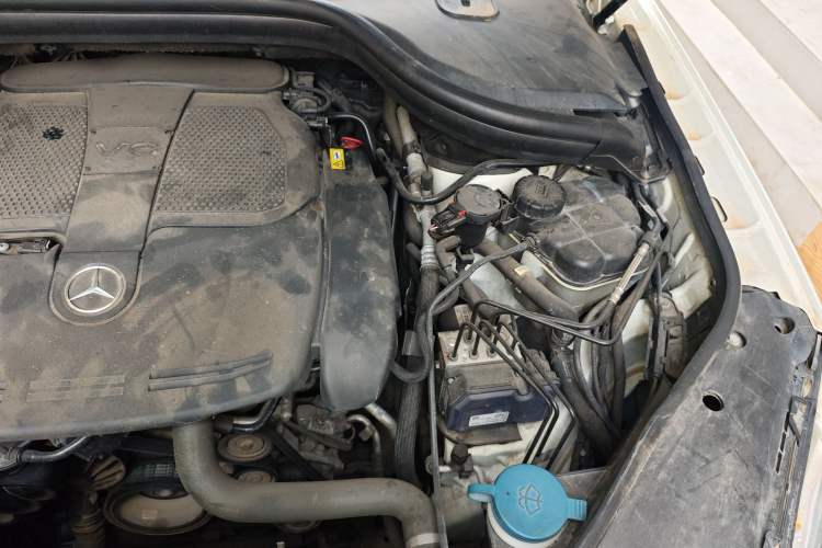 Used Mercedes-Benz M-Class 2012 ML 350 Sport Edition Engine Bay Left