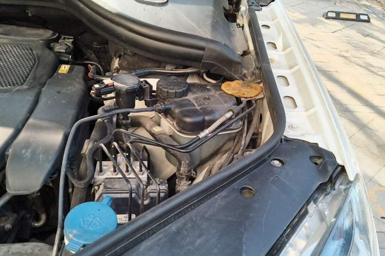 Used Mercedes-Benz M-Class 2012 ML 350 Sport Edition Engine Bay Left