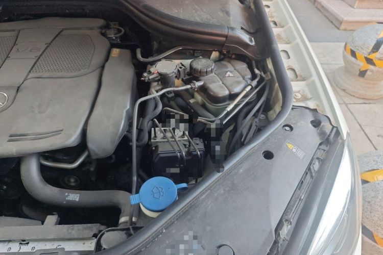 Used Mercedes-Benz M-Class 2012 ML 350 Sport Edition Engine Bay Left