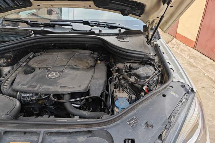Used Mercedes-Benz M-Class 2012 ML 350 Luxury Edition Engine Bay Left