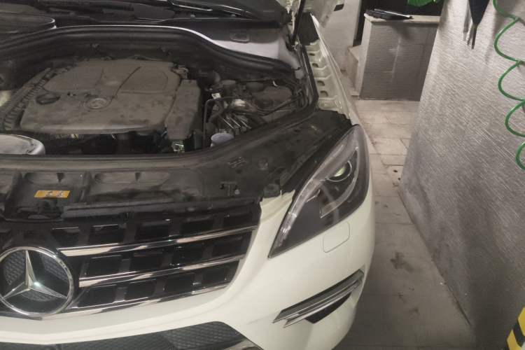 Used Mercedes-Benz M-Class 2012 ML 350 Sport Edition Engine Bay Left