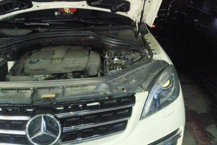 Used Mercedes-Benz M-Class 2012 ML 350 Luxury Edition Engine Bay Left