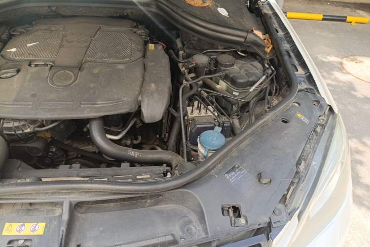 Used Mercedes-Benz M-Class 2012 ML 350 Sport Edition Engine Bay Left
