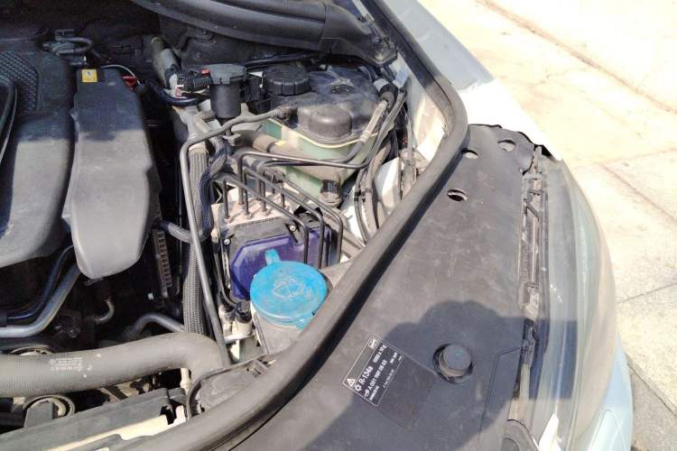 Used Mercedes-Benz M-Class 2012 ML 300 Engine Bay Left