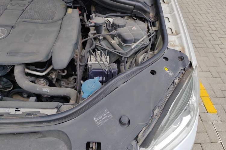 Used Mercedes-Benz M-Class 2012 ML 350 Sport Edition Engine Bay Left