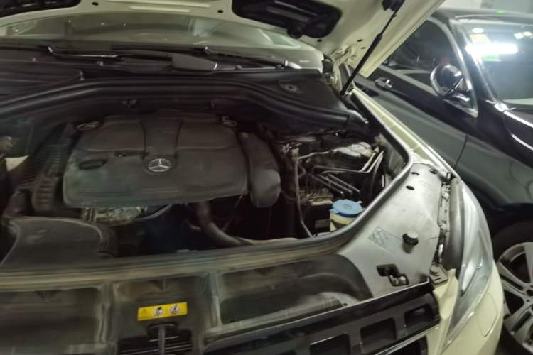 Used Mercedes-Benz M-Class 2012 ML 350 Luxury Edition Engine Bay Left