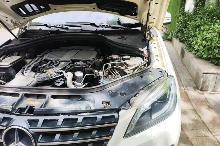 Used Mercedes-Benz M-Class 2012 ML 350 Luxury Edition Engine Bay Left