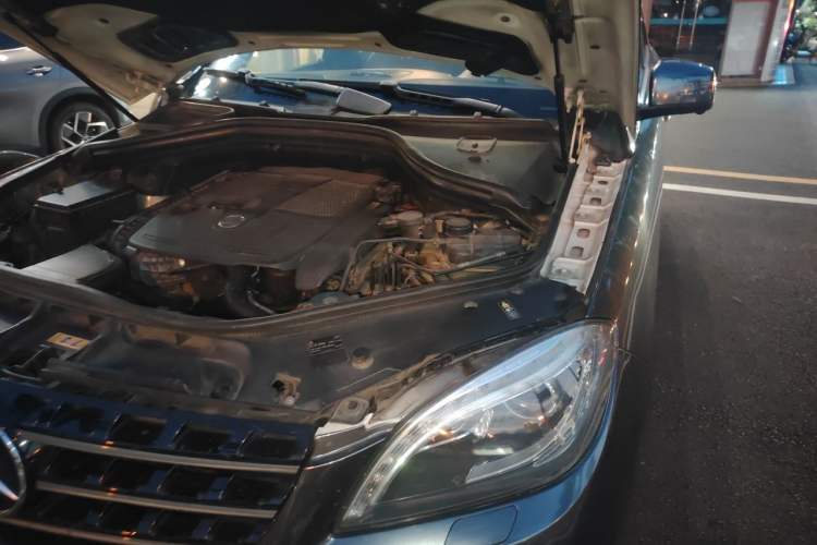 Used Mercedes-Benz M-Class 2012 ML 300 Engine Bay Left