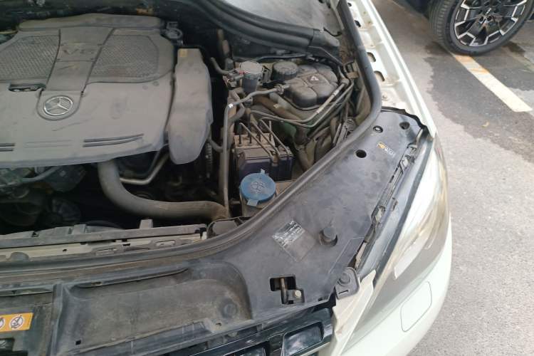 Used Mercedes-Benz M-Class 2012 ML 350 Luxury Edition Engine Bay Left