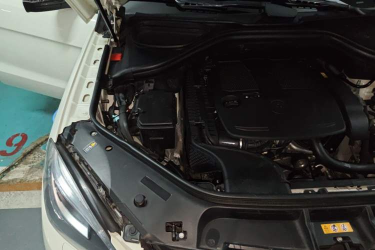 Used Mercedes-Benz M-Class 2012 ML 300 Engine Bay Right