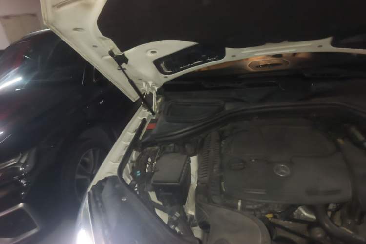 Used Mercedes-Benz M-Class 2012 ML 350 Sport Edition Engine Bay Right