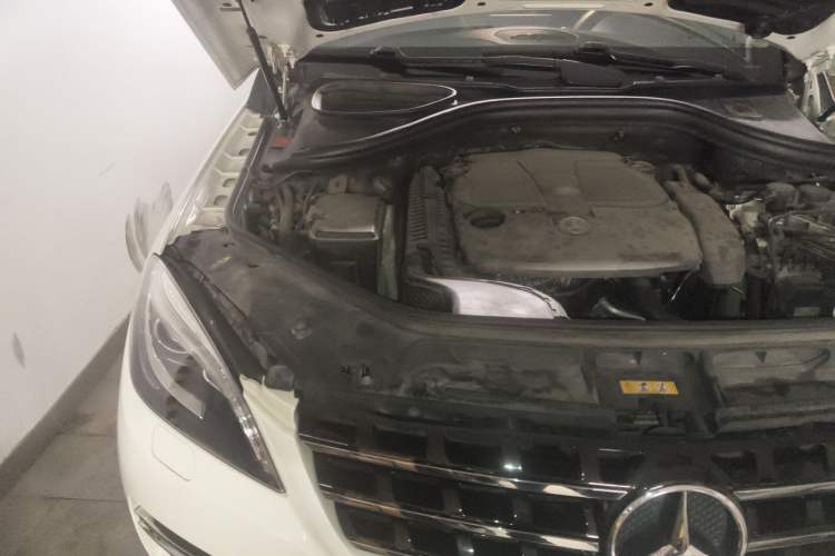 Used Mercedes-Benz M-Class 2012 ML 350 Sport Edition Engine Bay Right