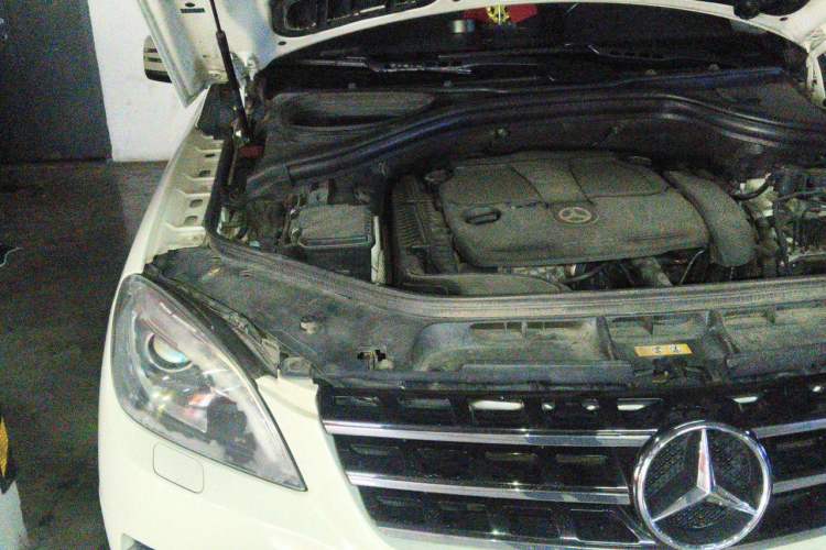 Used Mercedes-Benz M-Class 2012 ML 350 Luxury Edition Engine Bay Right