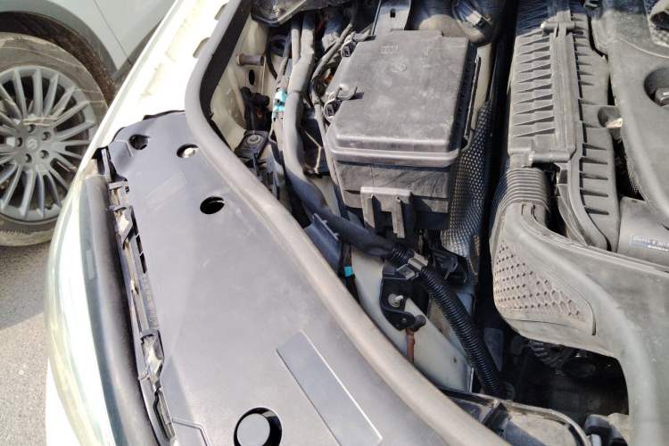 Used Mercedes-Benz M-Class 2012 ML 300 Engine Bay Right