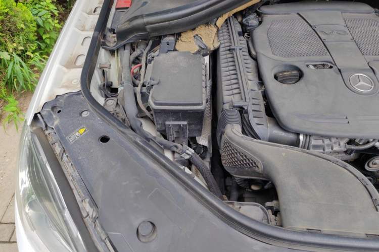 Used Mercedes-Benz M-Class 2012 ML 350 Sport Edition Engine Bay Right