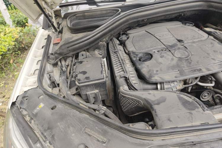 Used Mercedes-Benz M-Class 2012 ML 350 Luxury Edition Engine Bay Right