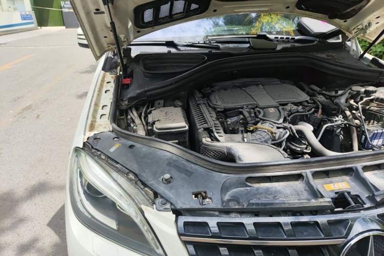 Used Mercedes-Benz M-Class 2012 ML 350 Luxury Edition Engine Bay Right