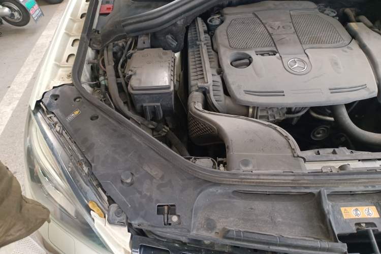 Used Mercedes-Benz M-Class 2012 ML 350 Luxury Edition Engine Bay Right