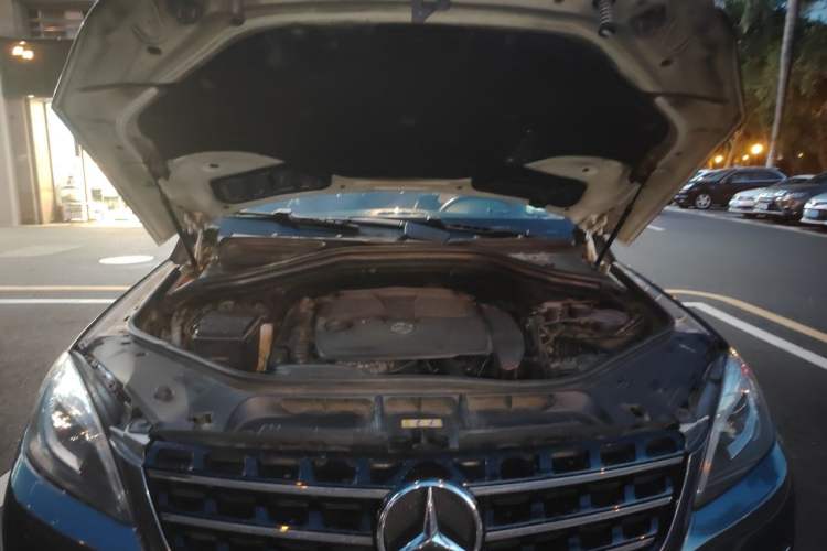 Used Mercedes-Benz M-Class 2012 ML 300 Engine Bay