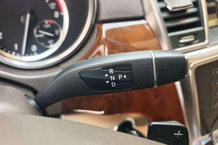Used Mercedes-Benz M-Class 2012 ML 350 Sport Edition Gear Lever