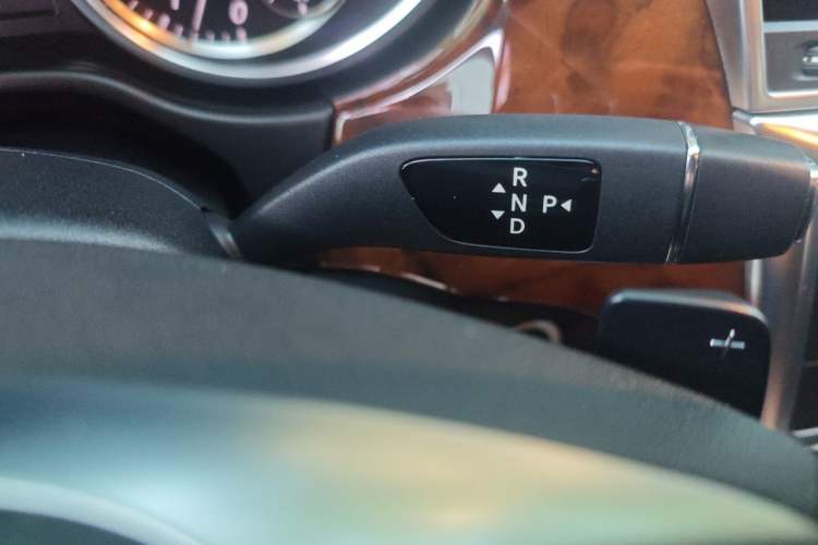 Used Mercedes-Benz M-Class 2012 ML 350 Sport Edition Gear Lever
